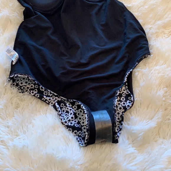 Old Navy Floral Bustier One-piece bathing suit - Picture 4 of 8